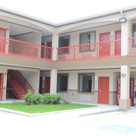 Palace Inn Sam Houston Race Park Екстериор снимка