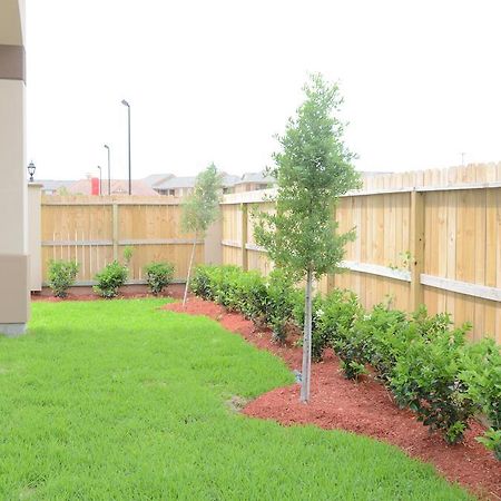 Palace Inn Sam Houston Race Park Екстериор снимка