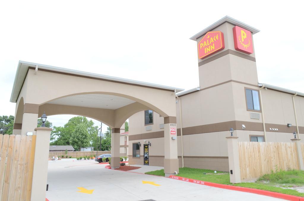 Palace Inn Sam Houston Race Park Екстериор снимка