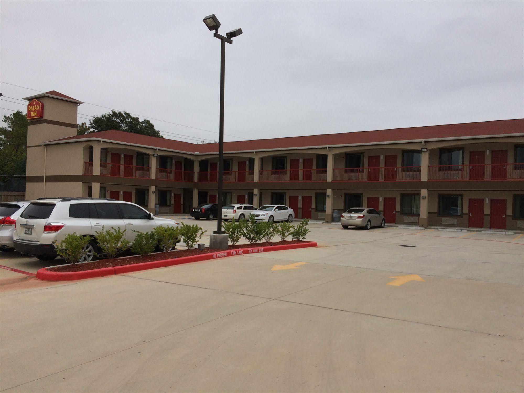 Palace Inn Sam Houston Race Park Екстериор снимка