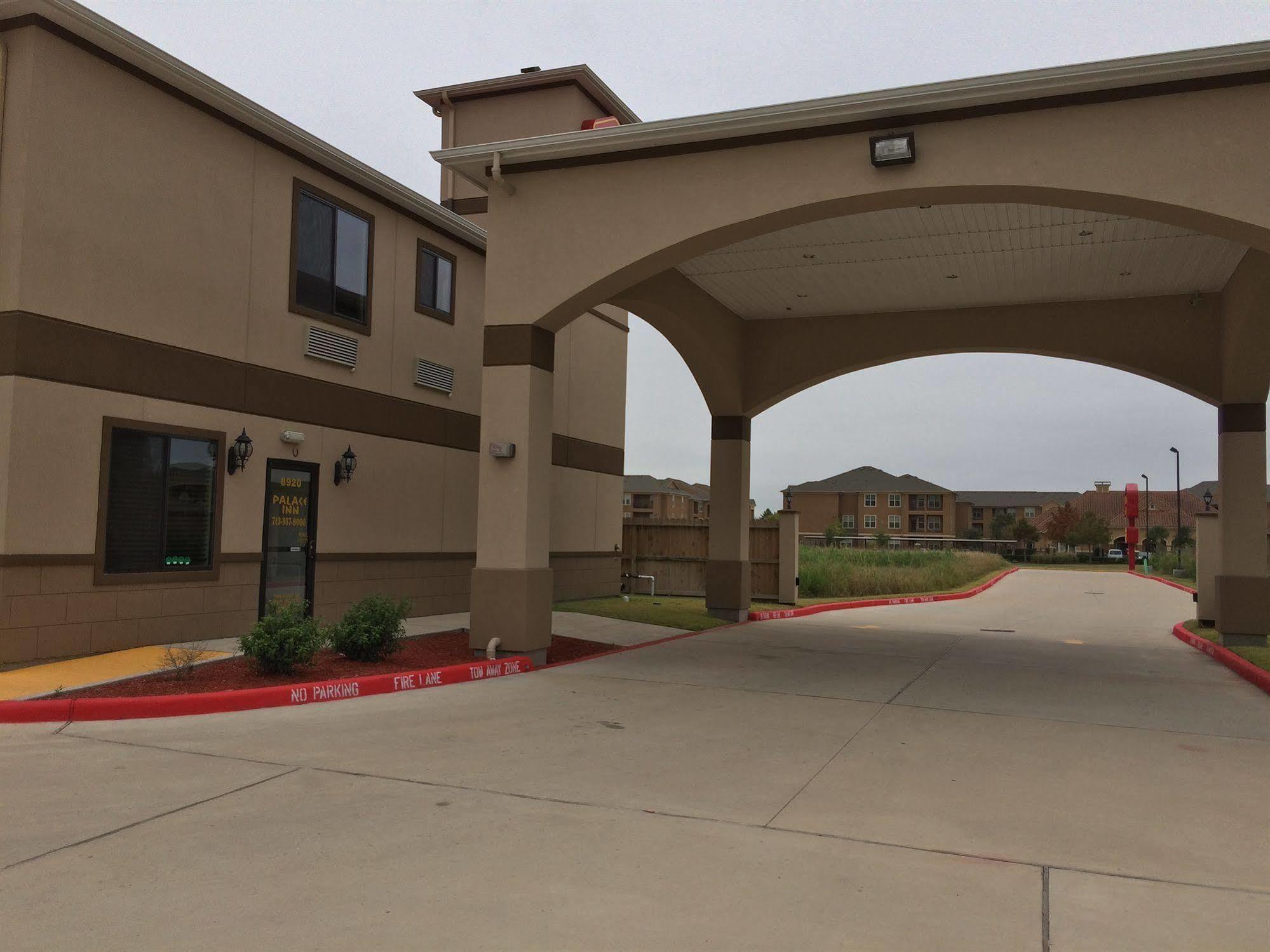 Palace Inn Sam Houston Race Park Екстериор снимка
