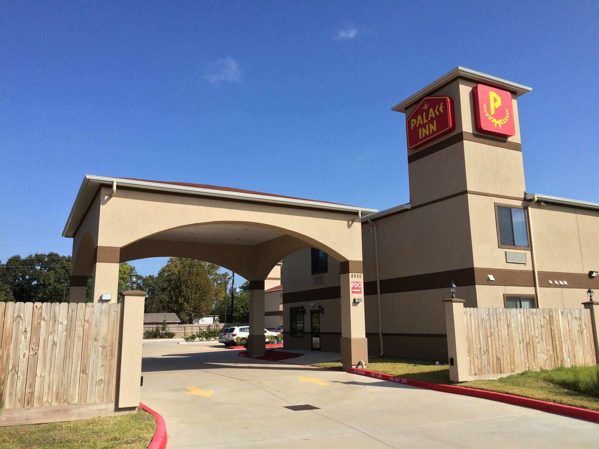 Palace Inn Sam Houston Race Park Екстериор снимка