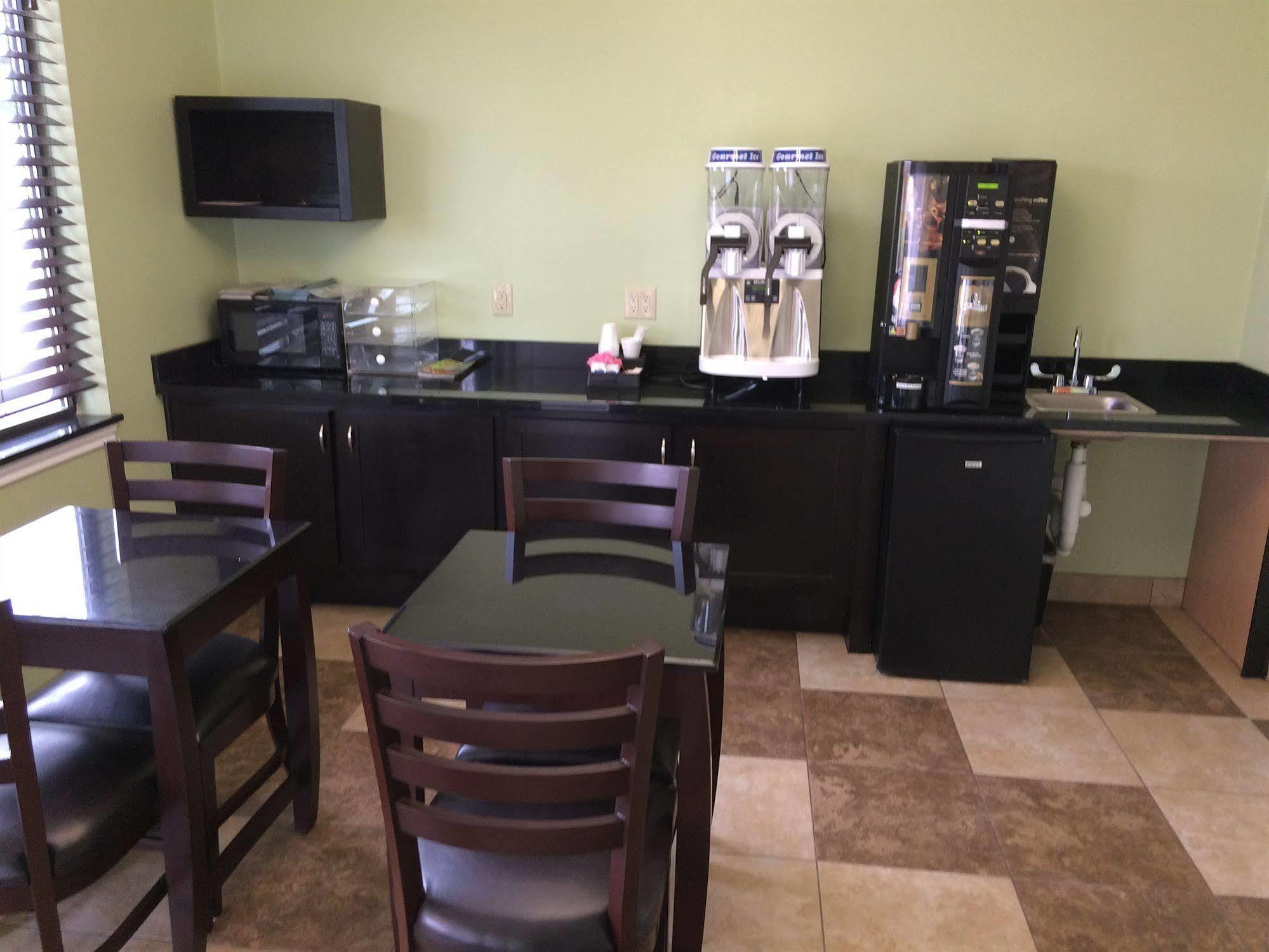 Palace Inn Sam Houston Race Park Екстериор снимка